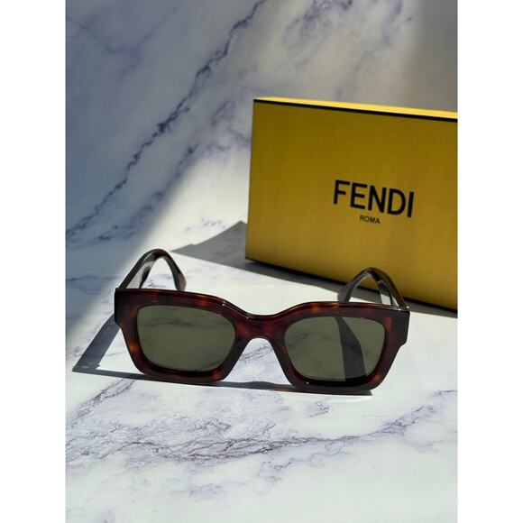 NEW Fendi FE40119I Brown Logo Unisex Square Sunglasses - Picture 2 of 7